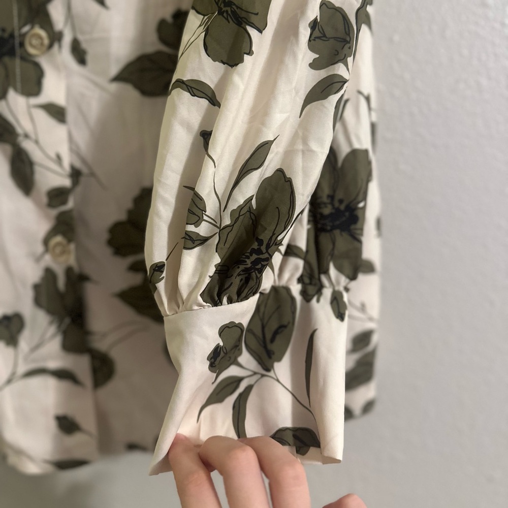 NWT Ghospell Green and Cream Floral Women's Blouse - Picture 7 of 12